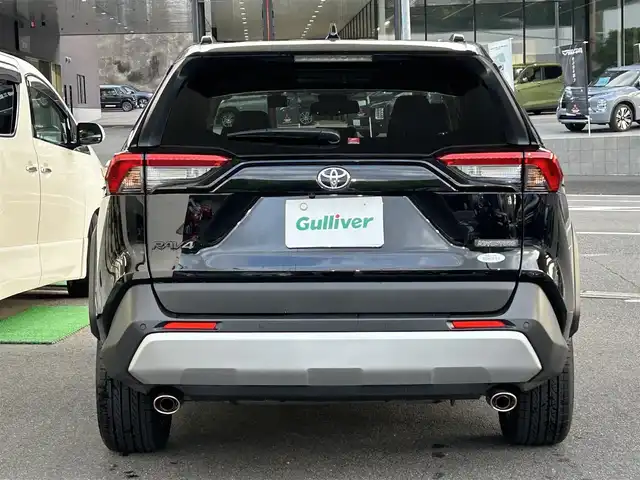 トヨタ ＲＡＶ４ アドベンチャー 長崎県 2022(令4)年 0.2万km アティチュードブラックマイカ ワンオーナー/純正ディスプレイオーディオ(FM/AM/BT)/ステアリングヒーター/ステアリングスイッチ/前席シートヒーター/前席シートベンチレーション/運転席パワーシート/ドライビングポジションメモリースイッチ/全方位カメラ/ビルトインETC/ドライブモードセレクト/マルチテレインセレクト/VSC(ビークルスタビリティコントロール)/スノーモードスイッチ/DAC(ダウンヒルアシストコントロール)/パワーバックドア/追従機能付きクルーズコントロール/LTA(レーントレーシングアシスト)/PCS(プリクラッシュセーフティ)/イモビライザーシステム/サンルーフ/パーキングアシスト/前後コーナーセンサー/オートライト/オートハイビーム/純正フロアマット/純正19インチアルミホイール/ドアバイザー/取扱説明書/保証書/記録簿/スペアキー