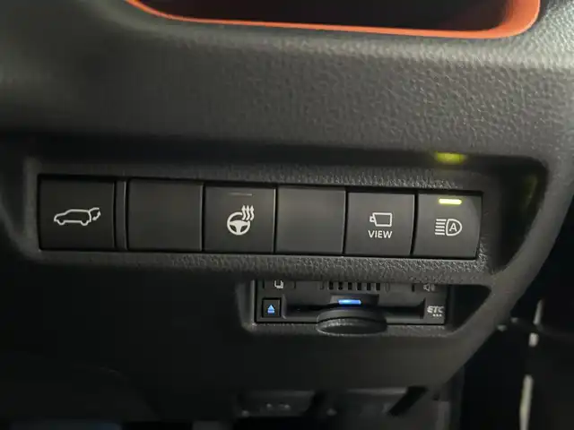 トヨタ ＲＡＶ４ アドベンチャー 長崎県 2022(令4)年 0.2万km アティチュードブラックマイカ ワンオーナー/純正ディスプレイオーディオ(FM/AM/BT)/ステアリングヒーター/ステアリングスイッチ/前席シートヒーター/前席シートベンチレーション/運転席パワーシート/ドライビングポジションメモリースイッチ/全方位カメラ/ビルトインETC/ドライブモードセレクト/マルチテレインセレクト/VSC(ビークルスタビリティコントロール)/スノーモードスイッチ/DAC(ダウンヒルアシストコントロール)/パワーバックドア/追従機能付きクルーズコントロール/LTA(レーントレーシングアシスト)/PCS(プリクラッシュセーフティ)/イモビライザーシステム/サンルーフ/パーキングアシスト/前後コーナーセンサー/オートライト/オートハイビーム/純正フロアマット/純正19インチアルミホイール/ドアバイザー/取扱説明書/保証書/記録簿/スペアキー