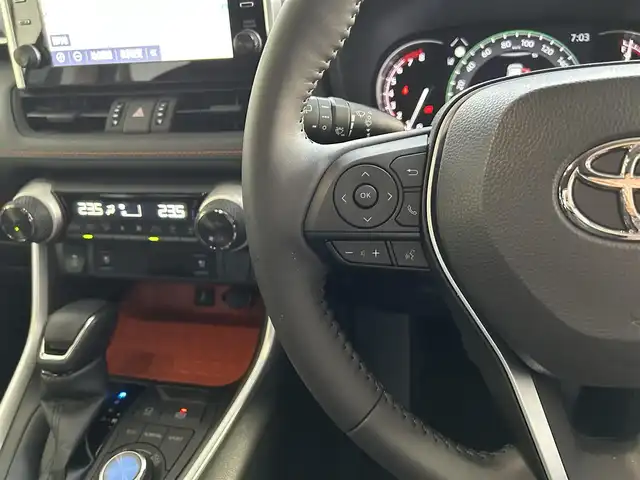 トヨタ ＲＡＶ４ アドベンチャー 長崎県 2022(令4)年 0.2万km アティチュードブラックマイカ ワンオーナー/純正ディスプレイオーディオ(FM/AM/BT)/ステアリングヒーター/ステアリングスイッチ/前席シートヒーター/前席シートベンチレーション/運転席パワーシート/ドライビングポジションメモリースイッチ/全方位カメラ/ビルトインETC/ドライブモードセレクト/マルチテレインセレクト/VSC(ビークルスタビリティコントロール)/スノーモードスイッチ/DAC(ダウンヒルアシストコントロール)/パワーバックドア/追従機能付きクルーズコントロール/LTA(レーントレーシングアシスト)/PCS(プリクラッシュセーフティ)/イモビライザーシステム/サンルーフ/パーキングアシスト/前後コーナーセンサー/オートライト/オートハイビーム/純正フロアマット/純正19インチアルミホイール/ドアバイザー/取扱説明書/保証書/記録簿/スペアキー