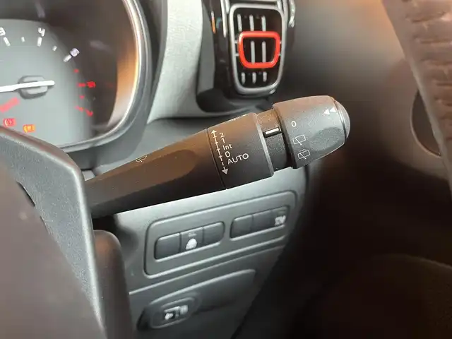 シトロエン シトロエン Ｃ３ エアクロス シャイン 愛知県 2019(令1)年 2.9万km 黒 純正ナビ/AppleCarPlay/フルセグTV/Bluetooth/バックカメラ/ETC/クルーズコントロール/レーンキープ/ブラインドスポットモニター/ワイヤレスチャージ/純正16インチアルミホイール/プッシュスタート/ルーフレール/LEDヘッドライト