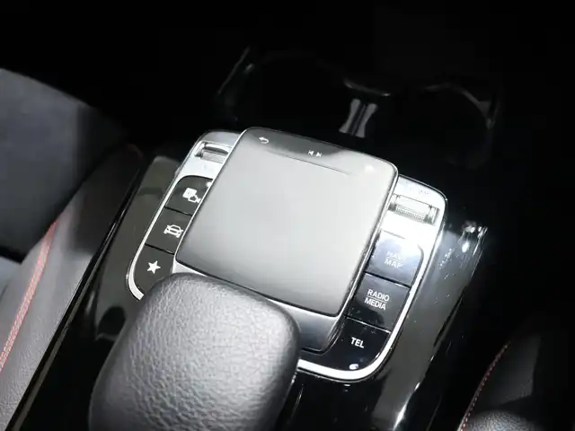 メルセデス・ベンツ Ａ２００ｄ AMGライン 静岡県 2019(令1)年 3.9万km コスモスブラック 純正ナビ/フルセグTV/パドルシフト/インテリジェントライトシステム/社外レーダー/ACC/BSM/LKA/ドラレコ/LEDヘッドライト/シートキネティクス/ワイヤレス充電