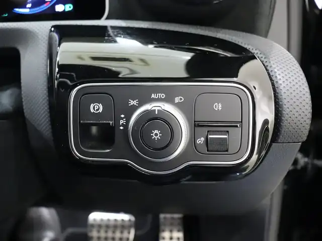 メルセデス・ベンツ Ａ２００ｄ AMGライン 静岡県 2019(令1)年 3.9万km コスモスブラック 純正ナビ/フルセグTV/パドルシフト/インテリジェントライトシステム/社外レーダー/ACC/BSM/LKA/ドラレコ/LEDヘッドライト/シートキネティクス/ワイヤレス充電