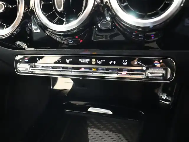 メルセデス・ベンツ Ａ２００ｄ AMGライン 静岡県 2019(令1)年 3.9万km コスモスブラック 純正ナビ/フルセグTV/パドルシフト/インテリジェントライトシステム/社外レーダー/ACC/BSM/LKA/ドラレコ/LEDヘッドライト/シートキネティクス/ワイヤレス充電