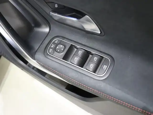 メルセデス・ベンツ Ａ２００ｄ AMGライン 静岡県 2019(令1)年 3.9万km コスモスブラック 純正ナビ/フルセグTV/パドルシフト/インテリジェントライトシステム/社外レーダー/ACC/BSM/LKA/ドラレコ/LEDヘッドライト/シートキネティクス/ワイヤレス充電