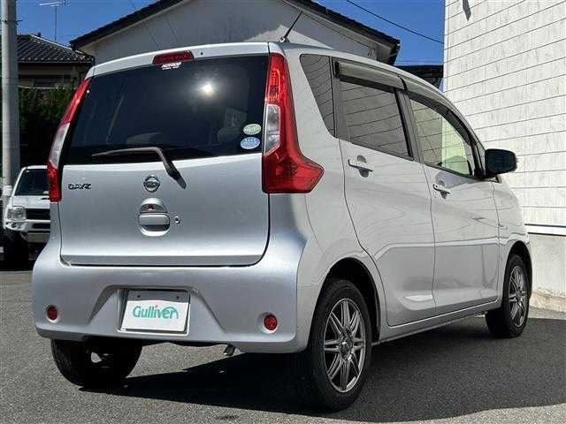 日産 デイズ X 山形県 2017(平29)年 3.7万km クールシルバー オーディオ/FM/AM/DVD/横滑り防止装置/衝突軽減ブレーキ/アイドリングストップ/スマートキー/スペアキー/ダブルエアバック/プッシュスタート/純正マット/純正バイザー/AUTOエアコン