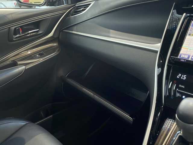トヨタ ハリアー エレガンス 高知県 2015(平27)年 6.8万km ブラック ワンオーナー/BADX　19インチアルミホイール/RSRサスペンション/純正フルセグナビ（NSZT-Y64T） /【Bluetooth 　CD DVD TV 】/バックカメラ /ドラレコ　/ETC/プッシュスタート/レーダークルーズコントロール/カーテンエアバック/衝突被害軽減システム/黒色ハーフレザーシート/パワーシート/スペアキー/純正フロアマット /純正17インチアルミ付き冬タイヤ・純正サスペンション車載