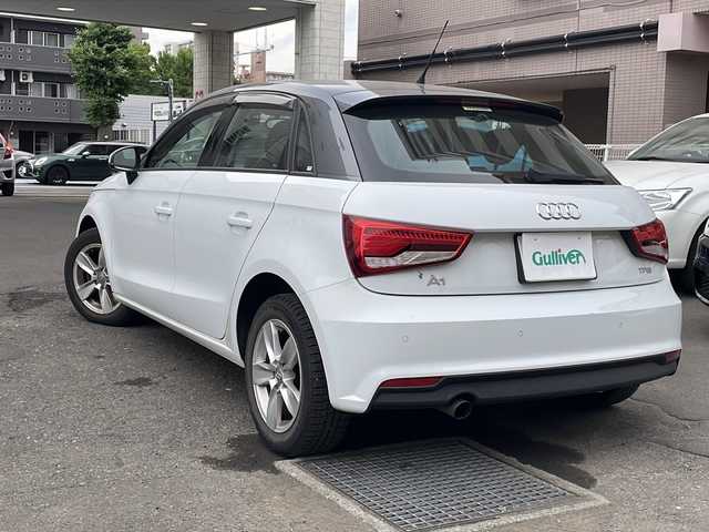 アウディ Ａ１ SB 1．0TFSI スポーツ 道央・札幌 2018(平30)年 1.7万km 白 純正ナビ(TV、BT、CD、DVD、FM、AM)/ステアリングスイッチ/クリアランスソナー/コーナーセンサー/シートヒーター前席/横滑り防止/オートライト/ドライブレコーダー/純正ドアバイザー/電格ミラー/プッシュスタート