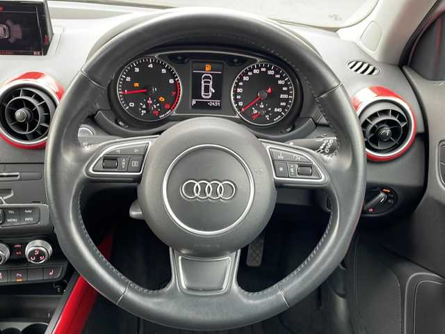 アウディ Ａ１ SB 1．0TFSI スポーツ 道央・札幌 2018(平30)年 1.7万km 白 純正ナビ(TV、BT、CD、DVD、FM、AM)/ステアリングスイッチ/クリアランスソナー/コーナーセンサー/シートヒーター前席/横滑り防止/オートライト/ドライブレコーダー/純正ドアバイザー/電格ミラー/プッシュスタート