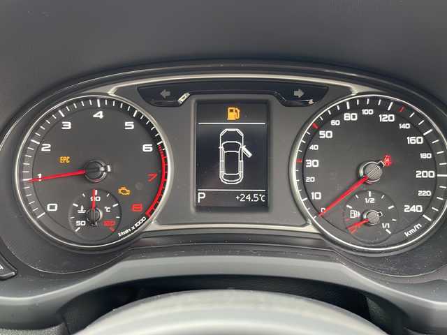 アウディ Ａ１ SB 1．0TFSI スポーツ 道央・札幌 2018(平30)年 1.7万km 白 純正ナビ(TV、BT、CD、DVD、FM、AM)/ステアリングスイッチ/クリアランスソナー/コーナーセンサー/シートヒーター前席/横滑り防止/オートライト/ドライブレコーダー/純正ドアバイザー/電格ミラー/プッシュスタート