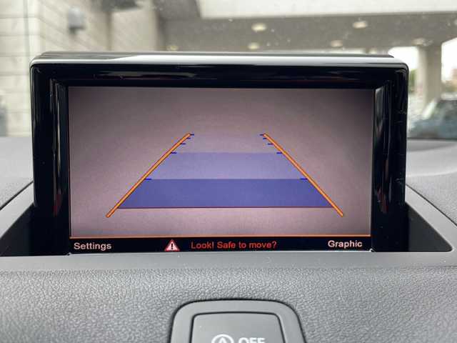 アウディ Ａ１ SB 1．0TFSI スポーツ 道央・札幌 2018(平30)年 1.7万km 白 純正ナビ(TV、BT、CD、DVD、FM、AM)/ステアリングスイッチ/クリアランスソナー/コーナーセンサー/シートヒーター前席/横滑り防止/オートライト/ドライブレコーダー/純正ドアバイザー/電格ミラー/プッシュスタート