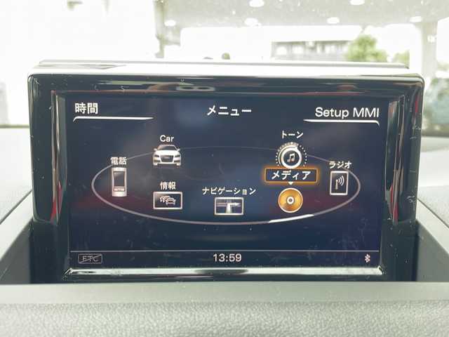 アウディ Ａ１ SB 1．0TFSI スポーツ 道央・札幌 2018(平30)年 1.7万km 白 純正ナビ(TV、BT、CD、DVD、FM、AM)/ステアリングスイッチ/クリアランスソナー/コーナーセンサー/シートヒーター前席/横滑り防止/オートライト/ドライブレコーダー/純正ドアバイザー/電格ミラー/プッシュスタート
