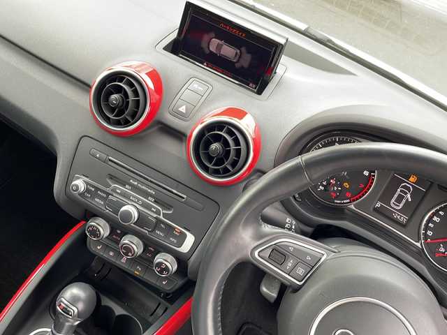 アウディ Ａ１ SB 1．0TFSI スポーツ 道央・札幌 2018(平30)年 1.7万km 白 純正ナビ(TV、BT、CD、DVD、FM、AM)/ステアリングスイッチ/クリアランスソナー/コーナーセンサー/シートヒーター前席/横滑り防止/オートライト/ドライブレコーダー/純正ドアバイザー/電格ミラー/プッシュスタート