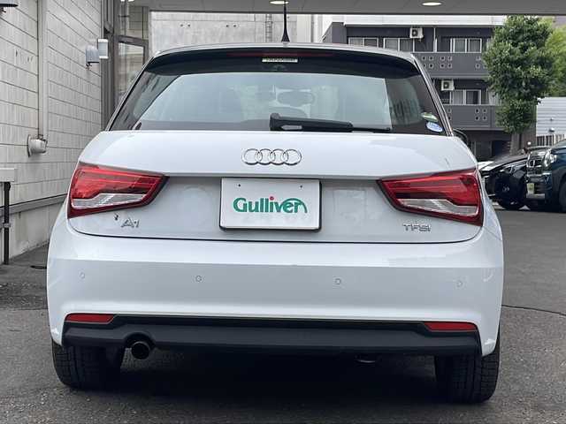 アウディ Ａ１ SB 1．0TFSI スポーツ 道央・札幌 2018(平30)年 1.7万km 白 純正ナビ(TV、BT、CD、DVD、FM、AM)/ステアリングスイッチ/クリアランスソナー/コーナーセンサー/シートヒーター前席/横滑り防止/オートライト/ドライブレコーダー/純正ドアバイザー/電格ミラー/プッシュスタート