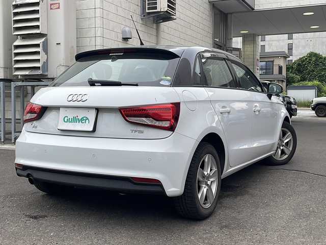 アウディ Ａ１ SB 1．0TFSI スポーツ 道央・札幌 2018(平30)年 1.7万km 白 純正ナビ(TV、BT、CD、DVD、FM、AM)/ステアリングスイッチ/クリアランスソナー/コーナーセンサー/シートヒーター前席/横滑り防止/オートライト/ドライブレコーダー/純正ドアバイザー/電格ミラー/プッシュスタート