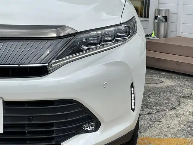 トヨタ ハリアー プレミアム スタイルノアール 神奈川県 2020(令2)年 3万km ホワイトパールクリスタルシャイン ワンオーナー/社外メモリナビ/　（CD・DVD・Bluetooth・USB）/フルセグTV/サンルーフ/ハーフレザーシート/プリクラッシュセーフティ/レーダークルーズコントロール/クリアランスソナー/パワーバックドア/運転席パワーシート/前後ドライブレコーダー/スマートキー×2/カードキー×1/保証書/取扱説明書