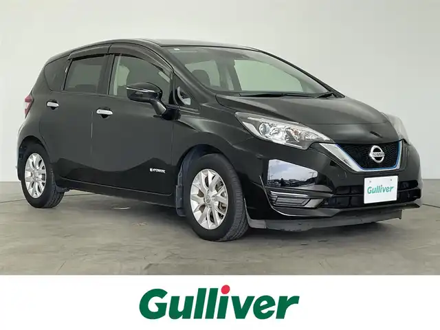 日産 ノート e－パワー X 大分県 2017(平29)年 7.1万km スーパーブラック 衝突軽減ブレーキ/純正ナビ/（フルセグ/CD/DVD/Bluetooth）/バックカメラ/ETC/オートライト/ヘッドライトレベライザー/ステアリングスイッチ/電動格納ミラー/純正アルミホイール/スマートキープッシュスタート