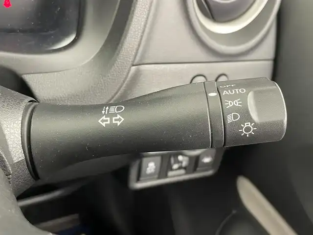 日産 ノート e－パワー X 大分県 2017(平29)年 7.1万km スーパーブラック 衝突軽減ブレーキ/純正ナビ/（フルセグ/CD/DVD/Bluetooth）/バックカメラ/ETC/オートライト/ヘッドライトレベライザー/ステアリングスイッチ/電動格納ミラー/純正アルミホイール/スマートキープッシュスタート