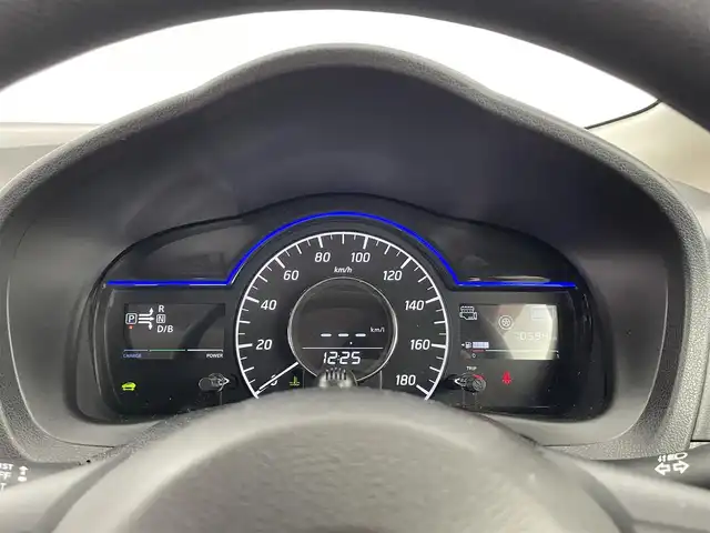 日産 ノート e－パワー X 大分県 2017(平29)年 7.1万km スーパーブラック 衝突軽減ブレーキ/純正ナビ/（フルセグ/CD/DVD/Bluetooth）/バックカメラ/ETC/オートライト/ヘッドライトレベライザー/ステアリングスイッチ/電動格納ミラー/純正アルミホイール/スマートキープッシュスタート