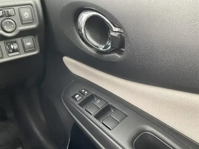 日産 ノート e－パワー X 大分県 2017(平29)年 7.1万km スーパーブラック 衝突軽減ブレーキ/純正ナビ/（フルセグ/CD/DVD/Bluetooth）/バックカメラ/ETC/オートライト/ヘッドライトレベライザー/ステアリングスイッチ/電動格納ミラー/純正アルミホイール/スマートキープッシュスタート