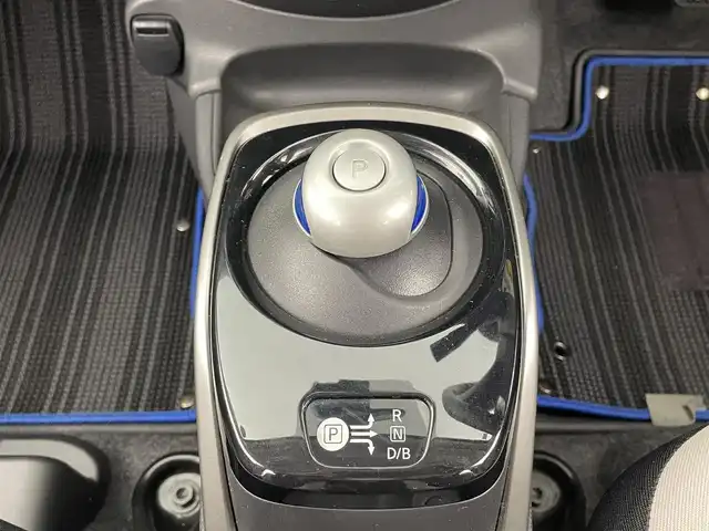 日産 ノート e－パワー X 大分県 2017(平29)年 7.1万km スーパーブラック 衝突軽減ブレーキ/純正ナビ/（フルセグ/CD/DVD/Bluetooth）/バックカメラ/ETC/オートライト/ヘッドライトレベライザー/ステアリングスイッチ/電動格納ミラー/純正アルミホイール/スマートキープッシュスタート