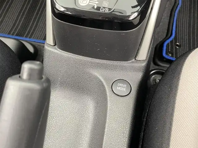 日産 ノート e－パワー X 大分県 2017(平29)年 7.1万km スーパーブラック 衝突軽減ブレーキ/純正ナビ/（フルセグ/CD/DVD/Bluetooth）/バックカメラ/ETC/オートライト/ヘッドライトレベライザー/ステアリングスイッチ/電動格納ミラー/純正アルミホイール/スマートキープッシュスタート