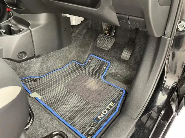 日産 ノート e－パワー X 大分県 2017(平29)年 7.1万km スーパーブラック 衝突軽減ブレーキ/純正ナビ/（フルセグ/CD/DVD/Bluetooth）/バックカメラ/ETC/オートライト/ヘッドライトレベライザー/ステアリングスイッチ/電動格納ミラー/純正アルミホイール/スマートキープッシュスタート