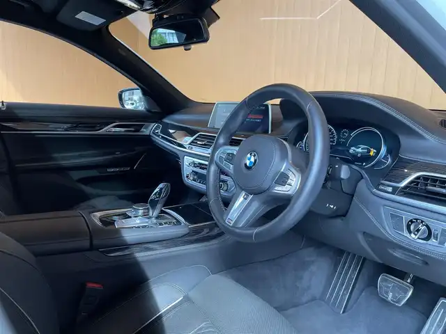 ＢＭＷ ７４０ｄ xDrive Mスポーツ 愛知県 2018(平30)年 5.7万km ミネラルホワイト リヤエンター　/レーザーライト　/黒革　/ＳＲ　/ハーマンカードン　/フットトランク　/純正２０ＡＷ　/ディスプレイキー　/ＨＵＤ　/インテリジェントセーフティ　/ＡＣＣ　　/全席シートベンチレーション　/ハンドルヒーター