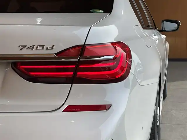 ＢＭＷ ７４０ｄ xDrive Mスポーツ 愛知県 2018(平30)年 5.7万km ミネラルホワイト リヤエンター　/レーザーライト　/黒革　/ＳＲ　/ハーマンカードン　/フットトランク　/純正２０ＡＷ　/ディスプレイキー　/ＨＵＤ　/インテリジェントセーフティ　/ＡＣＣ　　/全席シートベンチレーション　/ハンドルヒーター