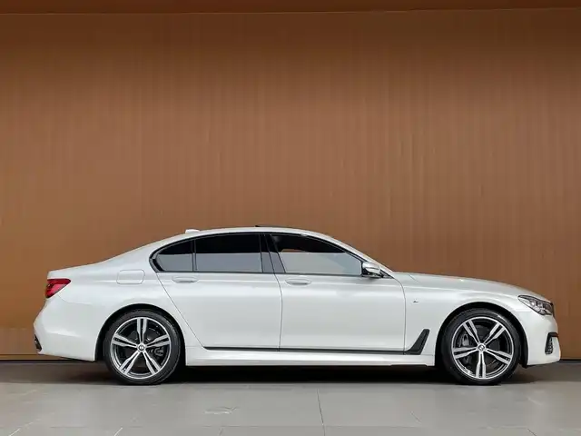 ＢＭＷ ７４０ｄ xDrive Mスポーツ 愛知県 2018(平30)年 5.7万km ミネラルホワイト リヤエンター　/レーザーライト　/黒革　/ＳＲ　/ハーマンカードン　/フットトランク　/純正２０ＡＷ　/ディスプレイキー　/ＨＵＤ　/インテリジェントセーフティ　/ＡＣＣ　　/全席シートベンチレーション　/ハンドルヒーター