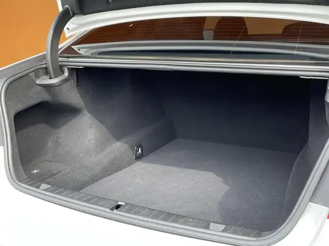 ＢＭＷ ７４０ｄ xDrive Mスポーツ 愛知県 2018(平30)年 5.7万km ミネラルホワイト リヤエンター　/レーザーライト　/黒革　/ＳＲ　/ハーマンカードン　/フットトランク　/純正２０ＡＷ　/ディスプレイキー　/ＨＵＤ　/インテリジェントセーフティ　/ＡＣＣ　　/全席シートベンチレーション　/ハンドルヒーター