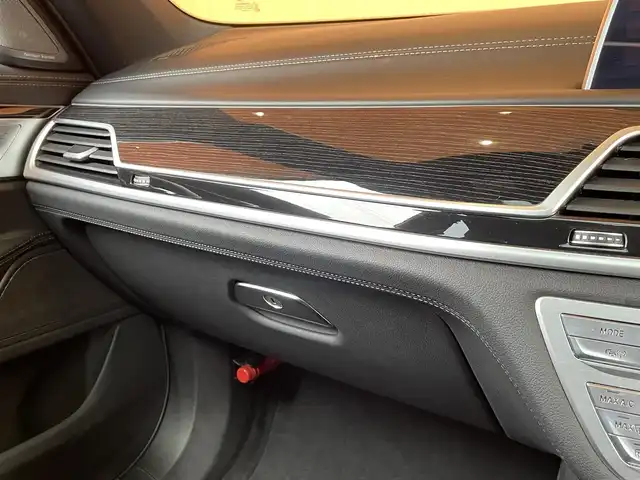 ＢＭＷ ７４０ｄ xDrive Mスポーツ 愛知県 2018(平30)年 5.7万km ミネラルホワイト リヤエンター　/レーザーライト　/黒革　/ＳＲ　/ハーマンカードン　/フットトランク　/純正２０ＡＷ　/ディスプレイキー　/ＨＵＤ　/インテリジェントセーフティ　/ＡＣＣ　　/全席シートベンチレーション　/ハンドルヒーター