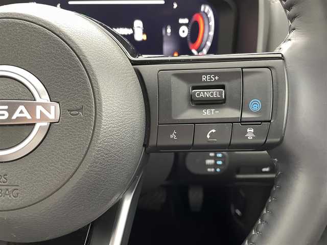 日産 エクストレイル X e－4ORCE 熊本県 2022(令4)年 2.6万km 白 ワンオーナー/４WD/純正ナビ（ＡｐｐｌＣａｒＰｌａｙ・ＡｎｄｒｏｉｄＡｕｔｏ・ＢＴ・フルセグ・ＵＳＢ）/全周囲カメラ　/純正前後ドライブレコーダー　/レーダークルーズコントロール/ビルトインＥＴＣ　/前後クリアランスソナー　/プロパイロット/ダウンヒルアシスト　/パワーバックドア/ブラインドスポットモニター/前席シートヒーター/前席パワーシート/ステアリングヒーター/純正フロアマット/純正１８インチAW/オートライト/LEDヘッドライト/スマートキー/プッシュスタート/スペアキー1本/保証書/取扱説明書