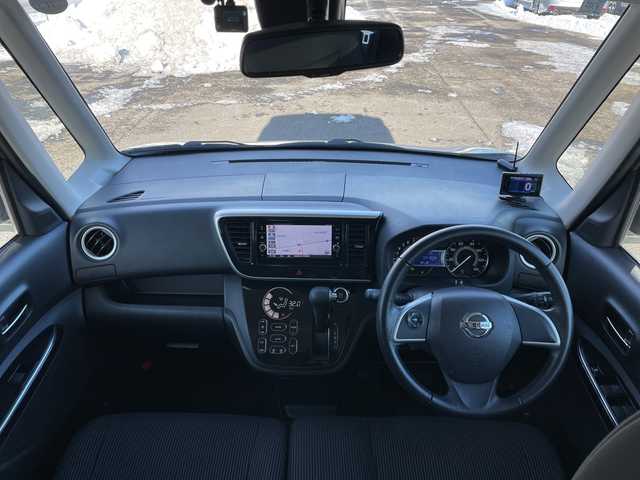 日産 デイズ ルークス ハイウェイスターX 道央・札幌 2018(平30)年 4.1万km プレミアムサンシャインオレンジ/エアグレー ４WD/純正SDナビ/AM/FM/BT/CD/SD/AUX/フルセグ/衝突被害軽減ブレーキ/横滑り防止装置/バックカメラ/フロントカメラ/サイドカメラ/全方位カメラ/ETC/ドライブレコーダー/アイドリングストップ/片側パワースライドドア/革巻きステアリング/ステアリングリモコン/レーダー探知機/プッシュスタート/スマートキー/LEDヘッドライト/オートライト/オートマチックハイビーム/フォグランプ/電動格納ミラー/ウィンカーミラー/純正フロアマット/ドアバイザー/スペアキー/社外エンジンスターター/社外AW付夏タイヤ積込/155/55/R14/2023年/山7mm