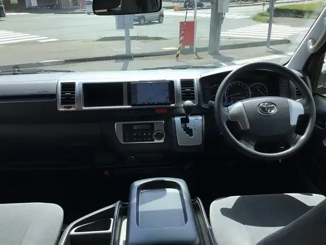 トヨタ ハイエース グランドキャビン 福井県 2016(平28)年 4万km シルバーM 4WD/10人乗り/ナビ/バックカメラ/パワースライドドア/ETC/オートエアコン/電動格納ミラー