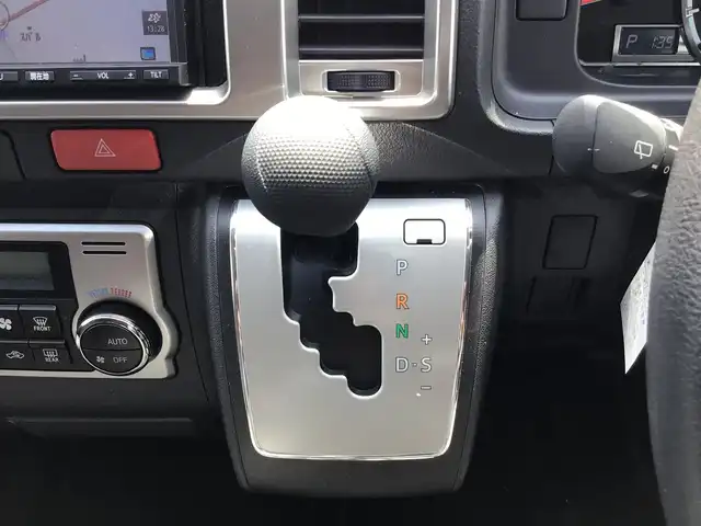 トヨタ ハイエース グランドキャビン 福井県 2016(平28)年 4万km シルバーM 4WD/10人乗り/ナビ/バックカメラ/パワースライドドア/ETC/オートエアコン/電動格納ミラー