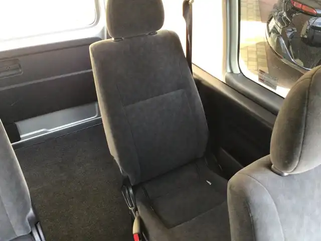 トヨタ ハイエース グランドキャビン 福井県 2016(平28)年 4万km シルバーM 4WD/10人乗り/ナビ/バックカメラ/パワースライドドア/ETC/オートエアコン/電動格納ミラー