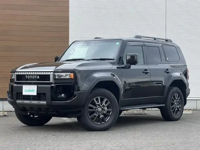 トヨタ ランドクルーザー ２５０ VX 秋田県 2024(令6)年 0.5万km ブラック ４WD/ワンオーナー/衝突軽減システム/LEDヘッドライト/本革レザーシート/純正メモリナビ/フルセグ/全方位カメラ/パノラミックビューモニター機能/トヨタ純正18インチアルミ（夏タイヤ装着）/プッシュスタート/MTモード付AT/レーダークルーズコントロール追従走行有/オートマチックハイビーム/コーナーセンサー/LTA（レーントレーシングアシスト）/ブラインドスポットモニター/ステアリングスイッチ/ステアリングヒーター/デジタルインナーミラー（ドライブレコーダー一体型）/前席シートヒーター/エアシート/運転席パワーシート/ETC2.0/ルーフレール/サンルーフ/電動リアゲート/電動パーキングブレーキ/ブレーキホールド機能/ヘッドライトウォッシャー/センターデフロック/純正フロアマット/純正ドアバイザー/オートライト/ダブルオートエアコン/パワーステアリング/パワーウィンドウ/ヘッドライトレベライザー/横滑り防止/盗難防止装置/寒冷地仕様/電動格納ウィンカーミラー/キーレスエントリー/保証書/記録簿/スペアキー1本有