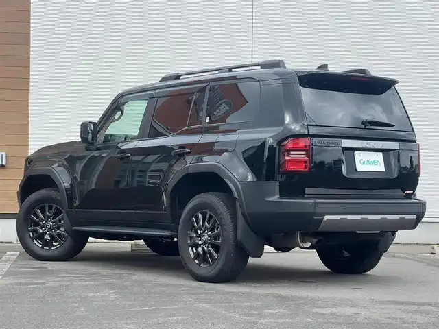 トヨタ ランドクルーザー ２５０ VX 秋田県 2024(令6)年 0.5万km ブラック ４WD/ワンオーナー/衝突軽減システム/LEDヘッドライト/本革レザーシート/純正メモリナビ/フルセグ/全方位カメラ/パノラミックビューモニター機能/トヨタ純正18インチアルミ（夏タイヤ装着）/プッシュスタート/MTモード付AT/レーダークルーズコントロール追従走行有/オートマチックハイビーム/コーナーセンサー/LTA（レーントレーシングアシスト）/ブラインドスポットモニター/ステアリングスイッチ/ステアリングヒーター/デジタルインナーミラー（ドライブレコーダー一体型）/前席シートヒーター/エアシート/運転席パワーシート/ETC2.0/ルーフレール/サンルーフ/電動リアゲート/電動パーキングブレーキ/ブレーキホールド機能/ヘッドライトウォッシャー/センターデフロック/純正フロアマット/純正ドアバイザー/オートライト/ダブルオートエアコン/パワーステアリング/パワーウィンドウ/ヘッドライトレベライザー/横滑り防止/盗難防止装置/寒冷地仕様/電動格納ウィンカーミラー/キーレスエントリー/保証書/記録簿/スペアキー1本有