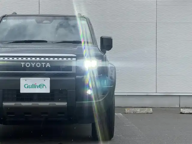 トヨタ ランドクルーザー ２５０ VX 秋田県 2024(令6)年 0.5万km ブラック ４WD/ワンオーナー/衝突軽減システム/LEDヘッドライト/本革レザーシート/純正メモリナビ/フルセグ/全方位カメラ/パノラミックビューモニター機能/トヨタ純正18インチアルミ（夏タイヤ装着）/プッシュスタート/MTモード付AT/レーダークルーズコントロール追従走行有/オートマチックハイビーム/コーナーセンサー/LTA（レーントレーシングアシスト）/ブラインドスポットモニター/ステアリングスイッチ/ステアリングヒーター/デジタルインナーミラー（ドライブレコーダー一体型）/前席シートヒーター/エアシート/運転席パワーシート/ETC2.0/ルーフレール/サンルーフ/電動リアゲート/電動パーキングブレーキ/ブレーキホールド機能/ヘッドライトウォッシャー/センターデフロック/純正フロアマット/純正ドアバイザー/オートライト/ダブルオートエアコン/パワーステアリング/パワーウィンドウ/ヘッドライトレベライザー/横滑り防止/盗難防止装置/寒冷地仕様/電動格納ウィンカーミラー/キーレスエントリー/保証書/記録簿/スペアキー1本有