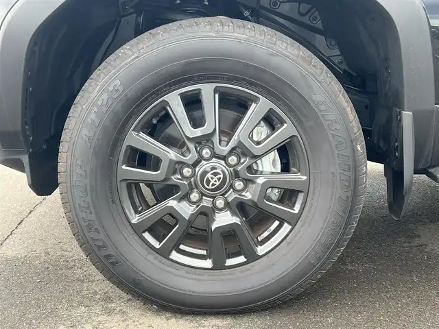 トヨタ ランドクルーザー ２５０ VX 秋田県 2024(令6)年 0.5万km ブラック ４WD/ワンオーナー/衝突軽減システム/LEDヘッドライト/本革レザーシート/純正メモリナビ/フルセグ/全方位カメラ/パノラミックビューモニター機能/トヨタ純正18インチアルミ（夏タイヤ装着）/プッシュスタート/MTモード付AT/レーダークルーズコントロール追従走行有/オートマチックハイビーム/コーナーセンサー/LTA（レーントレーシングアシスト）/ブラインドスポットモニター/ステアリングスイッチ/ステアリングヒーター/デジタルインナーミラー（ドライブレコーダー一体型）/前席シートヒーター/エアシート/運転席パワーシート/ETC2.0/ルーフレール/サンルーフ/電動リアゲート/電動パーキングブレーキ/ブレーキホールド機能/ヘッドライトウォッシャー/センターデフロック/純正フロアマット/純正ドアバイザー/オートライト/ダブルオートエアコン/パワーステアリング/パワーウィンドウ/ヘッドライトレベライザー/横滑り防止/盗難防止装置/寒冷地仕様/電動格納ウィンカーミラー/キーレスエントリー/保証書/記録簿/スペアキー1本有