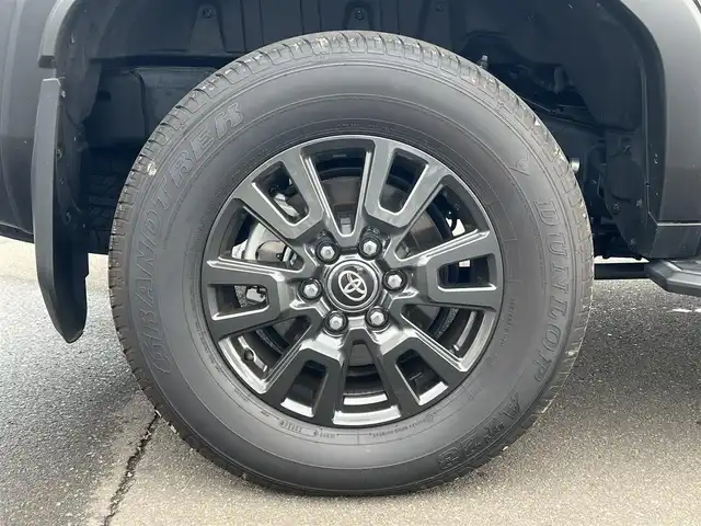 トヨタ ランドクルーザー ２５０ VX 秋田県 2024(令6)年 0.5万km ブラック ４WD/ワンオーナー/衝突軽減システム/LEDヘッドライト/本革レザーシート/純正メモリナビ/フルセグ/全方位カメラ/パノラミックビューモニター機能/トヨタ純正18インチアルミ（夏タイヤ装着）/プッシュスタート/MTモード付AT/レーダークルーズコントロール追従走行有/オートマチックハイビーム/コーナーセンサー/LTA（レーントレーシングアシスト）/ブラインドスポットモニター/ステアリングスイッチ/ステアリングヒーター/デジタルインナーミラー（ドライブレコーダー一体型）/前席シートヒーター/エアシート/運転席パワーシート/ETC2.0/ルーフレール/サンルーフ/電動リアゲート/電動パーキングブレーキ/ブレーキホールド機能/ヘッドライトウォッシャー/センターデフロック/純正フロアマット/純正ドアバイザー/オートライト/ダブルオートエアコン/パワーステアリング/パワーウィンドウ/ヘッドライトレベライザー/横滑り防止/盗難防止装置/寒冷地仕様/電動格納ウィンカーミラー/キーレスエントリー/保証書/記録簿/スペアキー1本有