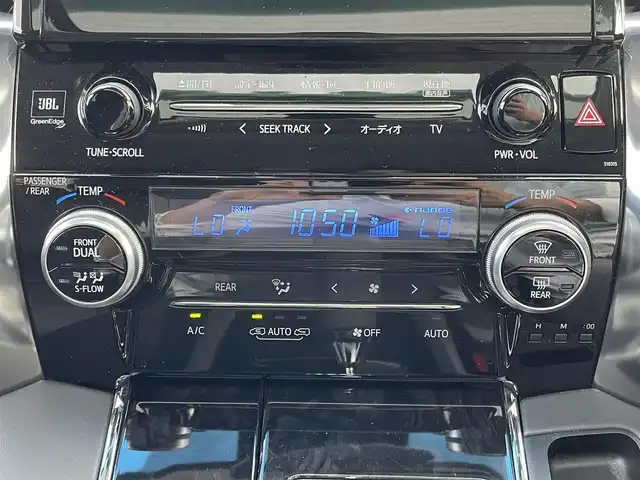 トヨタ アルファードハイブリット SR Cパッケージ 群馬県 2019(令1)年 6.2万km ホワイトパールクリスタルシャイン ワンオーナー/メーカーオプションナビ/CD/DVD/BTオーディオ/SD/USB/AUX/MSV/HDMI/フルセグTV/JBLプレミアムサウンドシステム/ツインムーンルーフ/Toyota Safety Sense/・PCS(プリクラッシュセーフティ)/・LTA(レーントレーシングアシスト)/・オートマチックハイビーム/・レーダークルーズコントロール/バックカメラ/パワーバックドア/両側パワースライドドア/純正フリップダウンモニター/ビルトインETC　Ver2.0/レザーシート/パワーシート(運転席/助手席)/メモリーシート(運転席)/シートヒータ(全席)/エアーシート(運転席/助手席)/ステアリングヒーター/オットマン/プッシュスタート/スマートキー/スペアキー1本/純正17インチアルミホイール