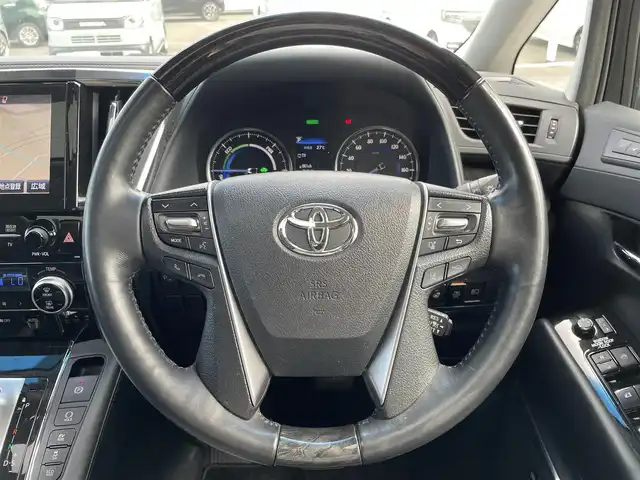 トヨタ アルファードハイブリット SR Cパッケージ 群馬県 2019(令1)年 6.2万km ホワイトパールクリスタルシャイン ワンオーナー/メーカーオプションナビ/CD/DVD/BTオーディオ/SD/USB/AUX/MSV/HDMI/フルセグTV/JBLプレミアムサウンドシステム/ツインムーンルーフ/Toyota Safety Sense/・PCS(プリクラッシュセーフティ)/・LTA(レーントレーシングアシスト)/・オートマチックハイビーム/・レーダークルーズコントロール/バックカメラ/パワーバックドア/両側パワースライドドア/純正フリップダウンモニター/ビルトインETC　Ver2.0/レザーシート/パワーシート(運転席/助手席)/メモリーシート(運転席)/シートヒータ(全席)/エアーシート(運転席/助手席)/ステアリングヒーター/オットマン/プッシュスタート/スマートキー/スペアキー1本/純正17インチアルミホイール