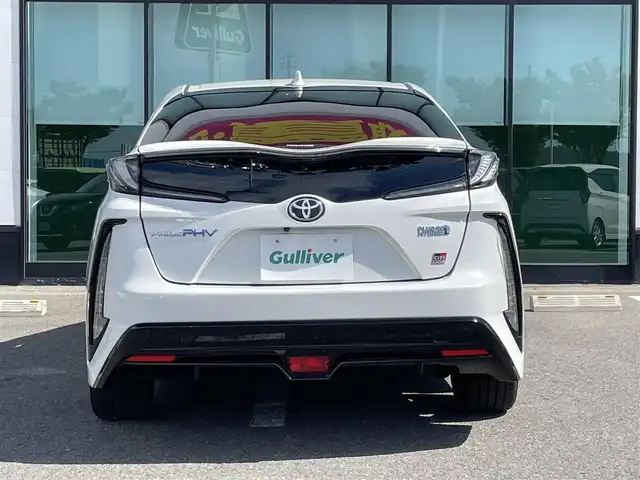 トヨタ プリウス ＰＨＶ S GRスポーツ 和歌山県 2018(平30)年 8.1万km ホワイトパールクリスタルシャイン 純正9インチナビ/フルセグTV/Bluetooth/CD/SD/USB/HDMI/バックカメラ/ビルトインETC2.0/純正ドライブレコーダー/トヨタセーフティセンス/レーダークルーズコントロール/先行車発進お知らせ/革巻きステアリング/ステアリングスイッチ/ハーフレザーシート/前席シートヒーター/LEDヘッドライト/フォグランプ/オートライト/オートハイビーム/純正18インチAW/純正フロアマット/ラゲッジマット/トノカバー/社外ツィーター/プッシュスタート/スマートキー/スペアキー/取扱説明書/充電ケーブル有