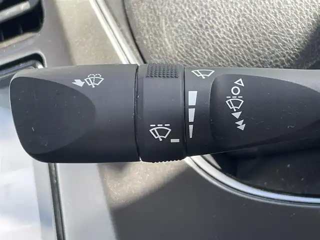 トヨタ プリウス ＰＨＶ S GRスポーツ 和歌山県 2018(平30)年 8.1万km ホワイトパールクリスタルシャイン 純正9インチナビ/フルセグTV/Bluetooth/CD/SD/USB/HDMI/バックカメラ/ビルトインETC2.0/純正ドライブレコーダー/トヨタセーフティセンス/レーダークルーズコントロール/先行車発進お知らせ/革巻きステアリング/ステアリングスイッチ/ハーフレザーシート/前席シートヒーター/LEDヘッドライト/フォグランプ/オートライト/オートハイビーム/純正18インチAW/純正フロアマット/ラゲッジマット/トノカバー/社外ツィーター/プッシュスタート/スマートキー/スペアキー/取扱説明書/充電ケーブル有
