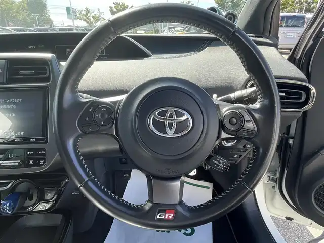 トヨタ プリウス ＰＨＶ S GRスポーツ 和歌山県 2018(平30)年 8.1万km ホワイトパールクリスタルシャイン 純正9インチナビ/フルセグTV/Bluetooth/CD/SD/USB/HDMI/バックカメラ/ビルトインETC2.0/純正ドライブレコーダー/トヨタセーフティセンス/レーダークルーズコントロール/先行車発進お知らせ/革巻きステアリング/ステアリングスイッチ/ハーフレザーシート/前席シートヒーター/LEDヘッドライト/フォグランプ/オートライト/オートハイビーム/純正18インチAW/純正フロアマット/ラゲッジマット/トノカバー/社外ツィーター/プッシュスタート/スマートキー/スペアキー/取扱説明書/充電ケーブル有