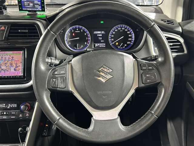 スズキ ＳＸ４ Ｓクロス 沖縄県 2018(平30)年 6.4万km エナジェティックレッドパール 禁煙車　/純正7インチナビ/（ＢＴ，フルセグ，ＣＤ／ＤＶＤ，ＡＭ／ＦＭ）　/４ＷＤ　/クルーズコントロール　/パドルシフト　/コーナーセンサー　/ＥＴＣ　/前後ドライブレコーダー　/オートライト　/ＤＵＡＬエアコン　/前席シートヒーター/ヒーテッドドアミラー　/ルーフレール/純正フロアマット/ドアバイザー/センターデフロック/スペアキー