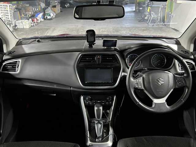 スズキ ＳＸ４ Ｓクロス 沖縄県 2018(平30)年 6.4万km エナジェティックレッドパール 禁煙車　/純正7インチナビ/（ＢＴ，フルセグ，ＣＤ／ＤＶＤ，ＡＭ／ＦＭ）　/４ＷＤ　/クルーズコントロール　/パドルシフト　/コーナーセンサー　/ＥＴＣ　/前後ドライブレコーダー　/オートライト　/ＤＵＡＬエアコン　/前席シートヒーター/ヒーテッドドアミラー　/ルーフレール/純正フロアマット/ドアバイザー/センターデフロック/スペアキー