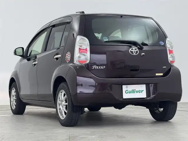 トヨタ パッソ プラスハナ 愛知県 2013(平25)年 13.5万km ダークレッドマイカ 4WD/純正ナビ（CD/DVD/BT/フルセグ）/バックカメラ/ETC/横滑り防止/フロントデアイサー/ベンチシート/純正フロアマット/ドアバイザー/電格ミラー/ハロゲンヘッドライト/社外アルミホイール/スマートキー