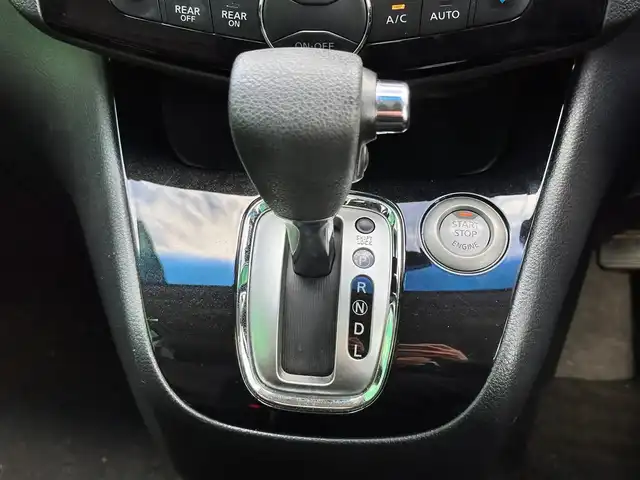 日産 セレナ HWS S HV Vセレ +SeftyⅡ 宮城県 2016(平28)年 4.6万km ダイヤモンドブラック ワンオーナー車/エマージェンシーブレーキ/車線逸脱警報/踏み間違い衝突防止アシスト/ふらつき警報/コーナーセンサー/アラウンドビューモニター/純正フリップダウンモニター/純正ナビ（MC315D-W）/・CD/DVD/・Bluetooth/・フルセグTV/ETC/両側パワースライドドア/革巻きステアリング/クルーズコントロール/ステアリングスイッチ/LEDヘッドライト/フォグランプ/オートライト/スマートキー＆プッシュスタート/スペアキー/電動格納ミラー/社外15インチAW（スタッドレス）/純正16インチAW（サマー）車載/純正フロアマット/ドアバイザー/Wエアバッグ/取扱説明書/保証書